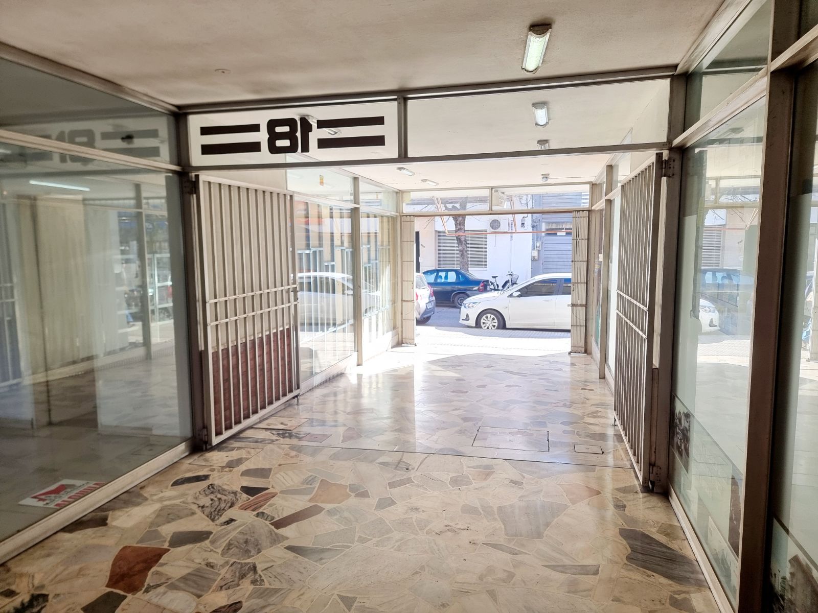 Edificio Torre 18 - Local 13 — foto 4